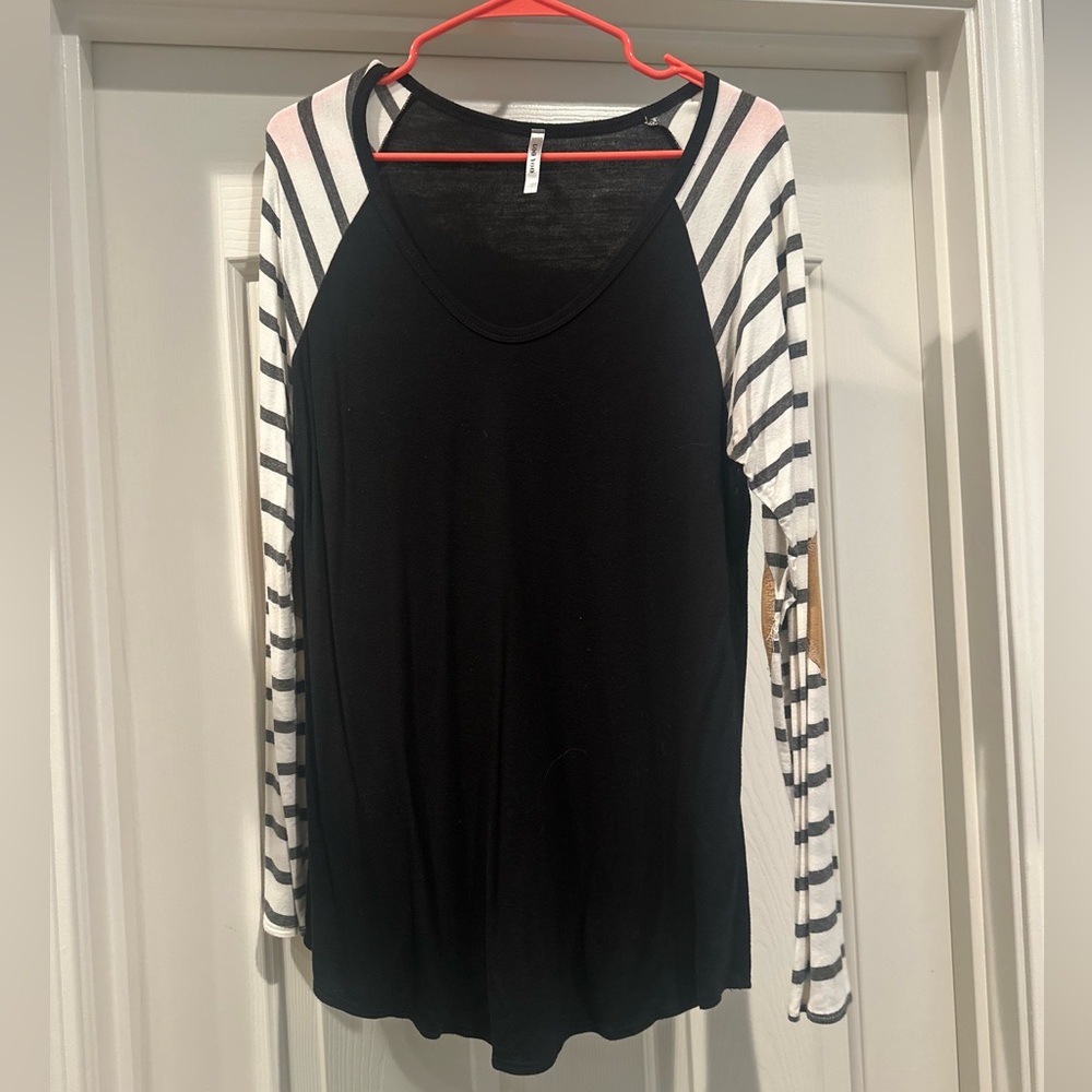 Striped Black and White Women's Top-size: M/L